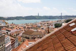 widok na miasto z dachu budynku w obiekcie Ola Lisbon - Principe Real IV w Lizbonie