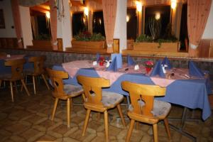 Restoran või mõni muu söögikoht majutusasutuses Lärchenhof