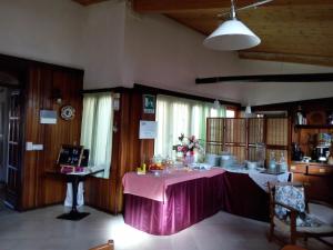 a room with a table with a pink table cloth at Hotel Signorini in Castiglioncello