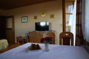 Telewizja i/lub zestaw kina domowego w obiekcie Urlaub am Lacknerhof - Familie Klocker