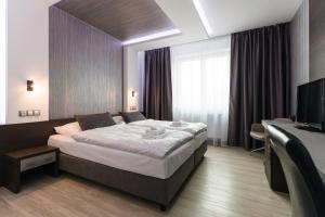 Postel nebo postele na pokoji v ubytování Hotel U Kostela