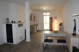 a living room with a table and a kitchen at Fewo Lanig in Erlangen