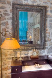 Gallery image of PortaDelMare deluxe suites in Hydra