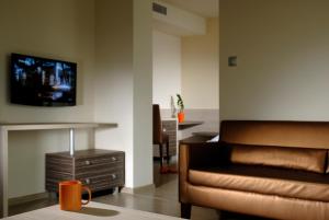 TV a/nebo společenská místnost v ubytování Gokart Hotel