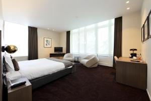 Uma cama ou camas num quarto em Hotel Messeyne