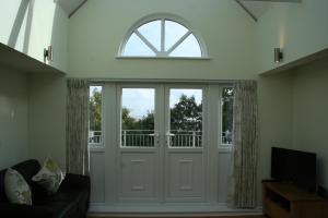 Μια τηλεόραση ή/και κέντρο ψυχαγωγίας στο Highlands Apartment 4