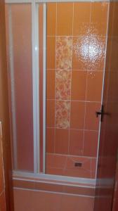 Koupelna v ubytování Lesní pension + 21 fotografií