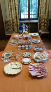 Jedlo v ubytovaní bed & breakfast alebo blízkom okolí