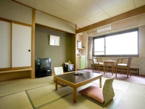Uma área de estar em Toya Kanko Hotel