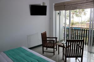 TV a/nebo společenská místnost v ubytování Saprin Beach Resort