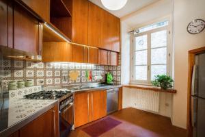A kitchen or kitchenette at Le Residenze a Firenze - Residenza Covoni Apartment in the historical center of Florence