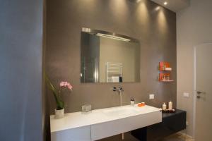 A bathroom at Le Residenze a Firenze - Residenza Covoni Apartment in the historical center of Florence