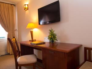 TV a/nebo společenská místnost v ubytování Palace Hotel Vung Tau