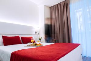 Posteľ alebo postele v izbe v ubytovaní Hotel Pompaelo Plaza del Ayuntamiento & Spa