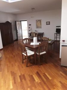 a kitchen and dining room with a table and chairs at Tavernola - Locanda Di Campagna in Battipaglia