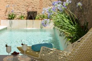 Bazén v ubytování Sa Creu Nova Petit Palais Art & Spa nebo v jeho okolí