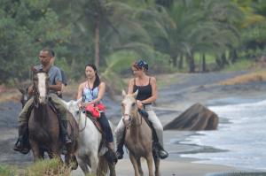 Horseback riding sa guest house o sa malapit