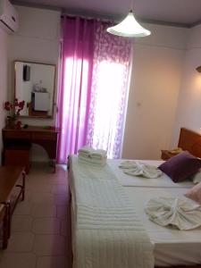 Кровать или кровати в номере Sea Breeze Hotel