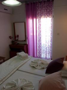 Кровать или кровати в номере Sea Breeze Hotel