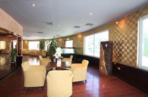 Ruang duduk di Ramee Dream Resort
