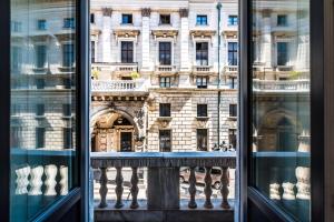 A balcony or terrace at Opera Balkony Luxury Apartment with free parking