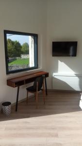 TV a/nebo společenská místnost v ubytování B&B CHEZ FOUCHS - Chambre d'hôtes