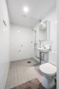 Kylpyhuone majoituspaikassa Forenom Aparthotel Kempele
