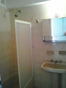 a bathroom with a shower and a sink at Panoramico Playa Grande -Solo Familias in Mar del Plata