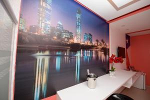 a room with a large painting of a city skyline at Motel Premium (Adults Only) in Barbalha