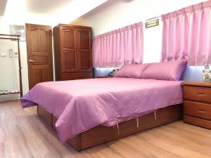 Postel nebo postele na pokoji v ubytování Da Yi Train Homestay
