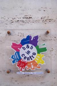 a sign on the side of a wall at B&B In Centro in Cagliari