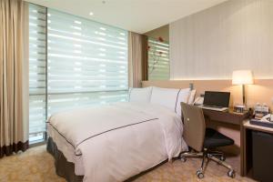 Postel nebo postele na pokoji v ubytování K Hotel Tianjin