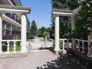 a building with columns and a fountain in a courtyard at Sanatoriy Pyatigorye in Pyatigorsk