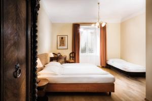 Łóżko lub łóżka w pokoju w obiekcie Hotel Mariahilf