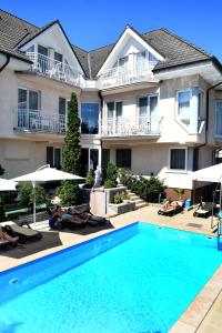 Bazén v ubytování Hotel Diana nebo v jeho okolí