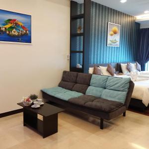 Ruang duduk di Silverscape Seaview Residence