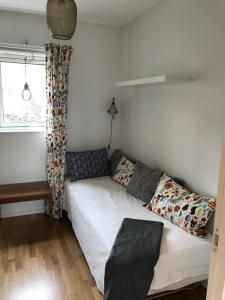 a living room with a white couch and a window at Vid Gondolen in Hemavan