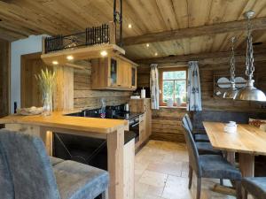 Köök või kööginurk majutusasutuses Chalets Petry Spa & Relax