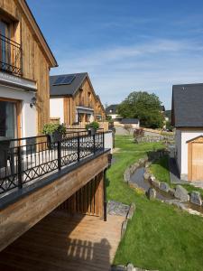 Aed väljaspool majutusasutust Chalets Petry Spa & Relax