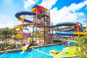 Bazén v ubytování Phuket Orchid Resort and Spa nebo v jeho okolí