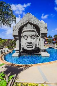 Bazén v ubytování Phuket Orchid Resort and Spa nebo v jeho okolí
