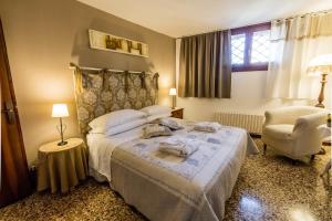 Posteľ alebo postele v izbe v ubytovaní Venice and Venice Apartments - private rooms in shared apartment