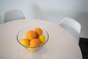 a bowl of oranges and lemons on a table at Apartamentos Gama in Cala Galdana