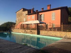 The swimming pool at or close to Rimaggiori Country Home & Restaurant