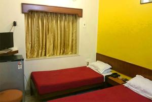 Postel nebo postele na pokoji v ubytování Hotel Mogul Palace - Near Masjid Bunder Mumbai