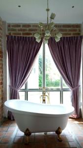 O baie la Stamp Hills Resort