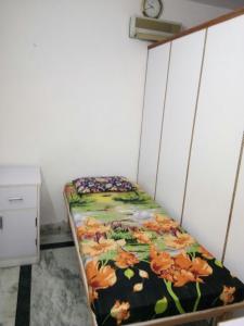 a bed in the corner of a room at Hotel Golden Crown Laxman Jhula in Rishīkesh