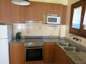 Kuchyňa alebo kuchynka v ubytovaní Apartamentos Rurales Les Barnedes