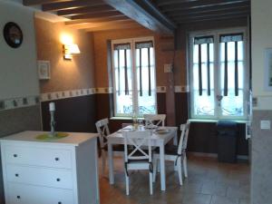 Restoran atau tempat lain untuk makan di A la Terrasse coeur Honfleur