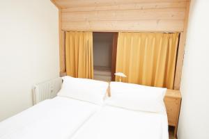 A bed or beds in a room at Ferienwohnung Wiedemann